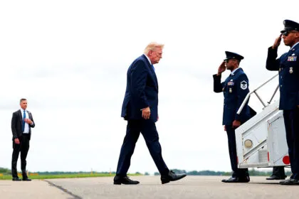 Trump setzt „größten Angriff seit Zweitem Weltkrieg“ aus - neue Iran-Verhandlungen