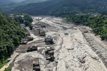 Sturzflut in Grenzregion zwischen Nepal und China fordert 160 Todesopfer - Hunderte Touristen vermisst