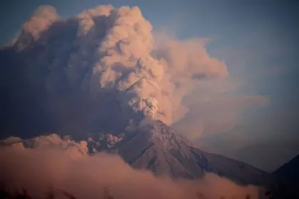 Vulkan in Guatemala stößt kilometerhohe Aschewolke aus