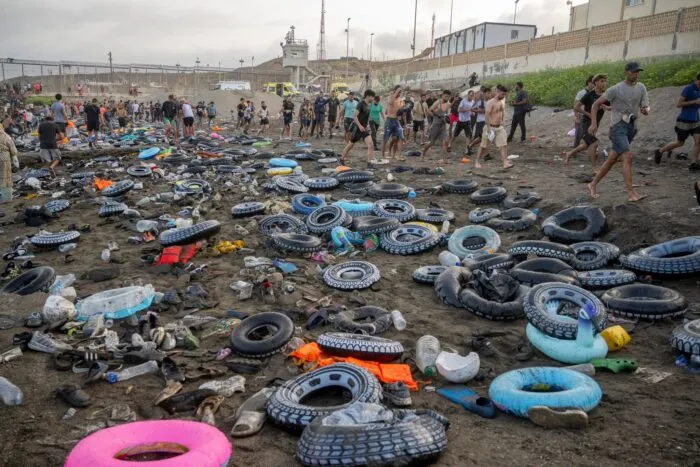 Mit Schwimmreifen über die Grenze
