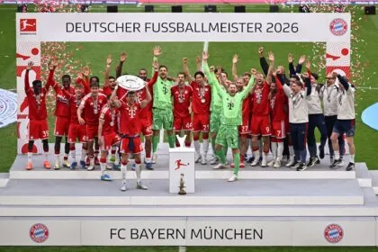 Bayern jubeln mit Meisterschale - Kane-Gala vor Pokalfinale