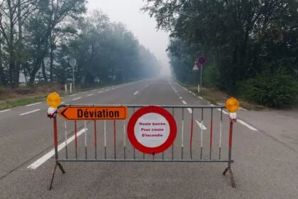 Waldbrand in Belgien: Feuerwehr fährt Einsatz auf deutscher Seite zurück - Lage entspannt sich
