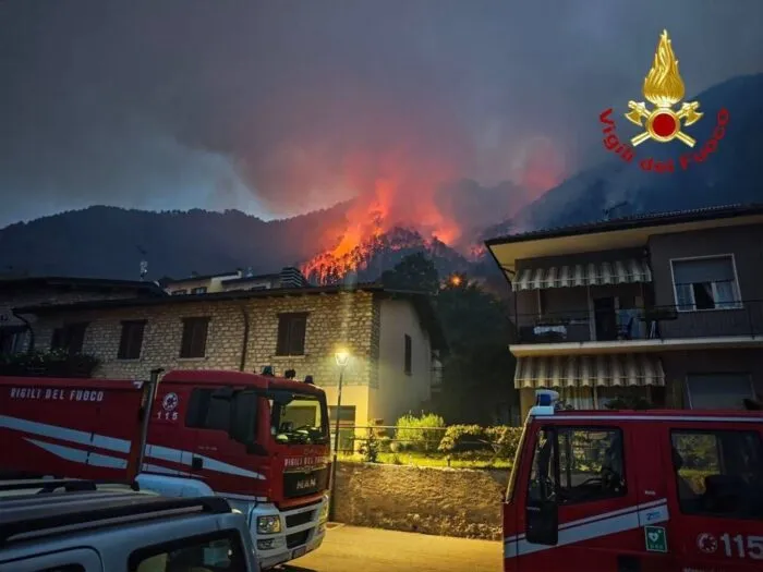 Zu dem Feuer kam es in der Gemeinde Tignale am Westufer des Gardasees.