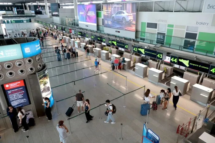 Auf der Webseite des Airports auf der Mittelmeerinsel Sizilien werden nur noch wenige Flüge als gestrichen angezeigt. (Archivbild)