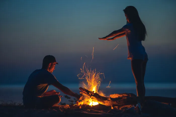 Liebe ist ein langsamer Entdeckungsprozess, der Zeit, Stabilität und die Fähigkeit zur Stille erfordert. Foto: Artem Peretiatko/iStock
