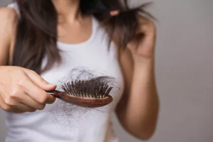 Schütteres, dünnes Haar? Diese Nährstoffe könnten Ihnen fehlen