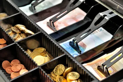 Berlin: CDU und SPD planen Pflicht zu Bargeld und digitaler Zahlung - Debatte um Wahlfreiheit
