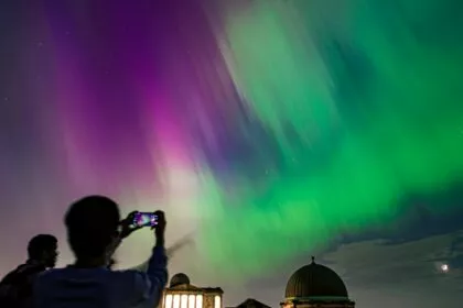 Wie entstehen die Farben der Polarlichter?