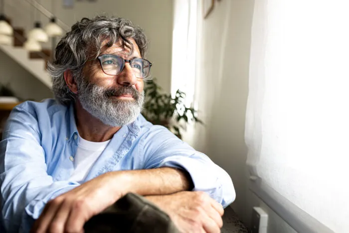 Stille ermöglicht es, mit etwas Tieferem und Größerem als sich selbst in Verbindung zu treten. Foto: Daniel de la Hoz/iStock