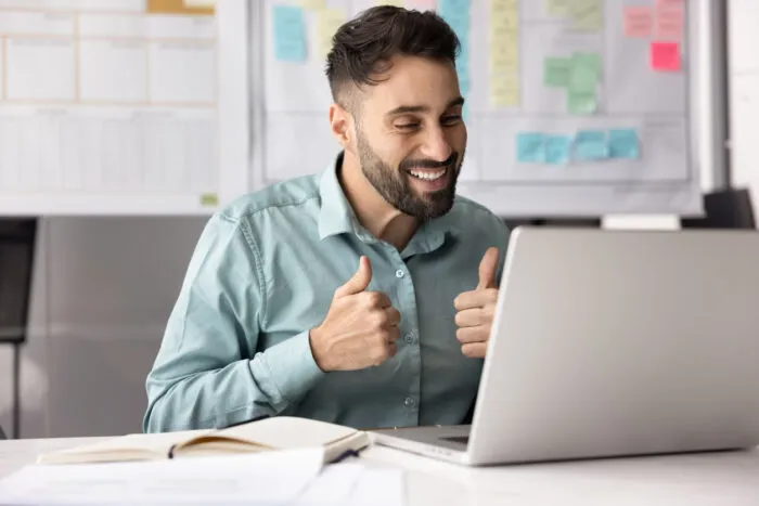 Für manche ist der Kommentarbereich eine ganz eigene Subkultur, in der sie Spaß mit Gleichgesinnten haben können. Foto: fizkes/iStock