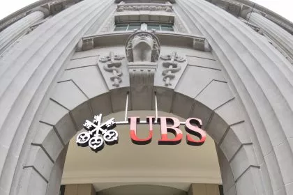 Übernahme der Credit Suisse: UBS zahlt drei Milliarden Schweizer Franken in eigenen Aktien