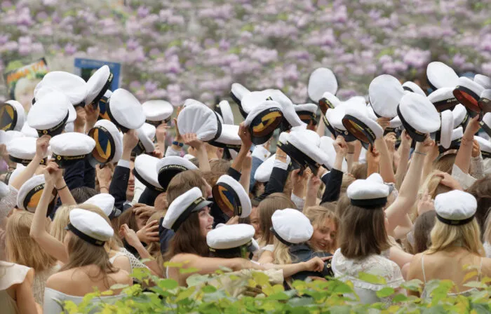 Junge schwedische Absolventen im Sommer 2017. Foto: HasseChr/iStock