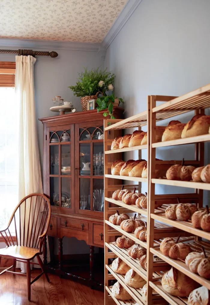 Der Brotraum in Emily Harrymans Hausbäckerei. Foto: Heidi Sears Photography