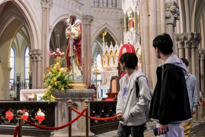 Peking verstärkt politische Kampagnen in katholischen Kirchen