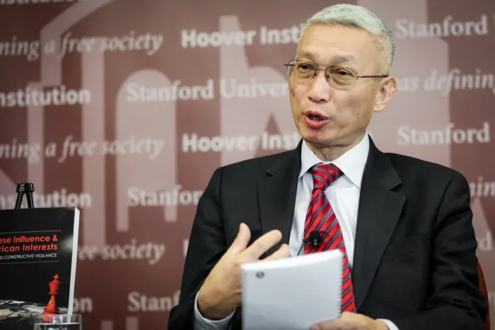 Minxin Pei, Politikwissenschaftler am Claremont McKenna College, sprach am 29. November 2018 bei einer Veranstaltung der Hoover Institution in Washington. Pei erklärte, die Kommunistische Partei Chinas habe einen kostengünstigeren Weg gefunden, weitaus mehr Menschen zu überwachen: durch ein öffentliches Programm namens „Verteidigungslinie des Volkes“. Dieses Programm basiert auf nationaler Sicherheitserziehung in Schulen und Betrieben sowie einer Hotline zur Meldung mutmaßlicher Spione. Foto:Jennifer Zeng/The Epoch Times