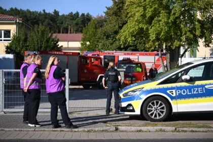 Zwei Todesopfer an Brandenburger Schule: 19-jähriger Tatverdächtiger festgenommen