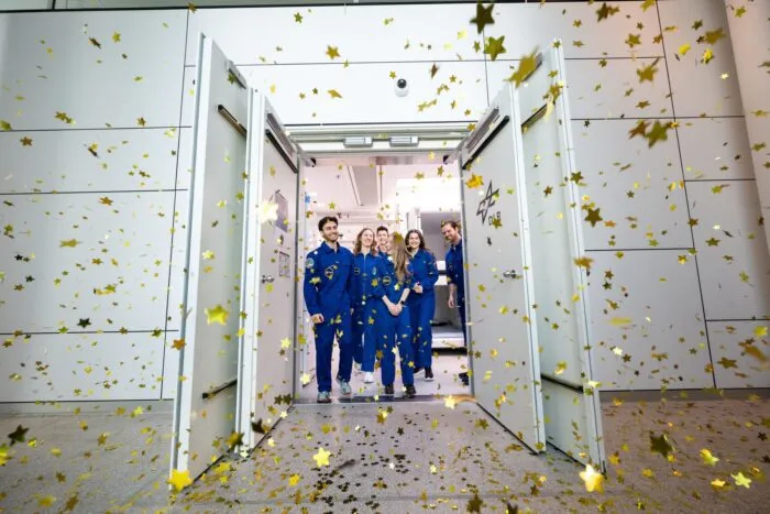 Die sechs Testpersonen verlassen nach 100 Tagen die Simulationsanlage.