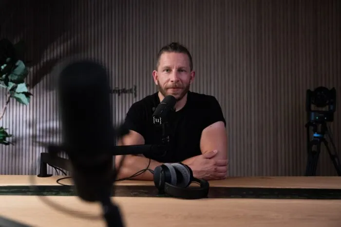 Berndt nimmt mitunter zwei Podcasts an einem Tag in seinem Studio in einem Kölner Vorort auf (Archivbild).