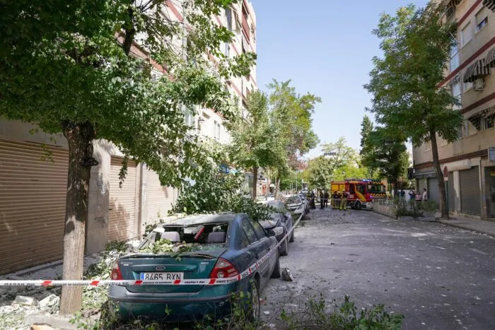 In Granada gab es bei einem weiteren mittelschweren Erdbeben vor allem Schäden durch herabfallende Fassaden- und Dachtrümmer.