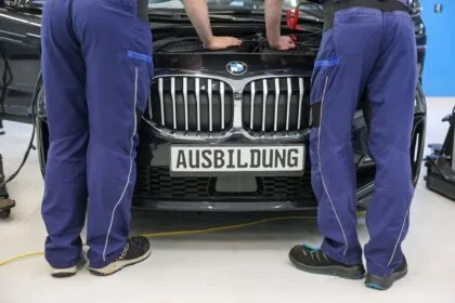 Berufliche Ausbildung: Angebot sinkt, Interesse steigt