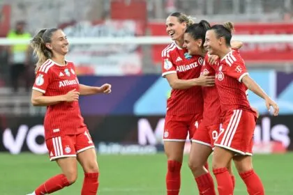Torhüterin Johannes patzt doppelt: Supercup für FC Bayern