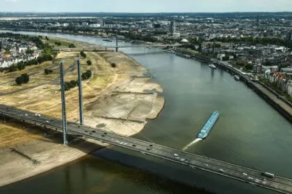 Niedrigwasser: Bilger bringt Aufhebung des Lkw-Fahrverbots ins Spiel