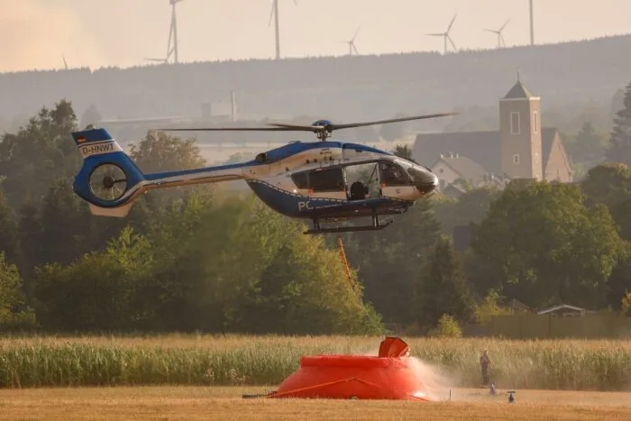 Bei Tageslicht sollen die Löschhubschrauber wieder fliegen.