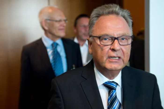 Der frühere Verfassungsgerichtspräsident Hans-Jürgen Papier hatte zuletzt den Vorsitz der Beratenden Kommission NS-Raubgut inne. (Archivbild)
