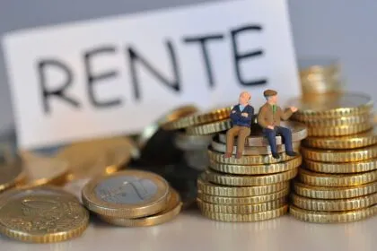 Rentenkommission plant tiefgreifende Reformen - Kritik von Politik und Verbänden