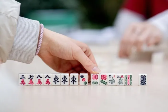 Auch in Deutschland gibt es Freunde des chinesischen Gesellschaftsspiels Mahjong (oder auch Mah-Jongg geschrieben).