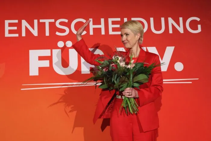 Aus der SPD heißt es: Die Aufholjagd von Manuela Schwesig in Mecklenburg-Vorpommern mache doch vor, wie man gegen die AfD Politik machen müsse.