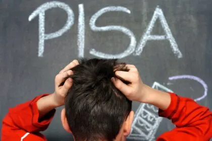 Bildungsdebakel: Historisch schlechte PISA-Ergebnisse alarmieren Grünen-Chefin