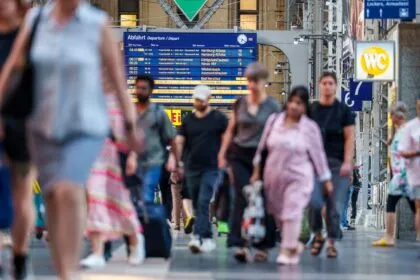 Nach Mega-Bahnstörung: Bahn spricht von „planmäßigem Komponententausch“ - kein Cyberangriff