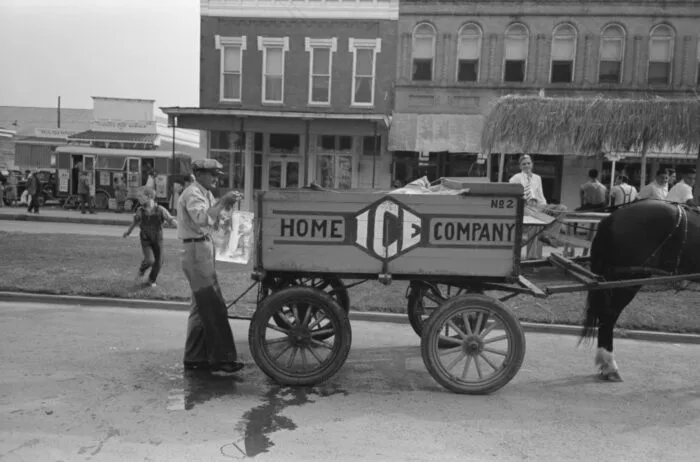 Eislieferung an die Stände, Nationales Reisfest, Crowley, Louisiana, 1938. Foto: Russell Lee, gemeinfrei
