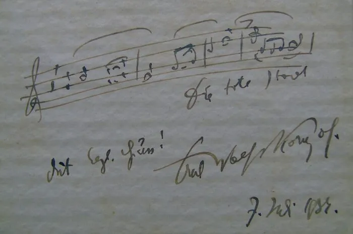 Noten aus „Die tote Stadt“ mit einer Widmung von Erich Wolfgang Korngold. Foto: Dumi, CC BY-SA 4.0, via Wikimedia Commons