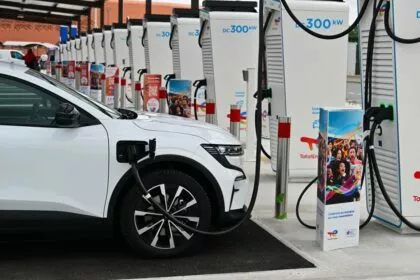 Fast ein Drittel mehr: 13,7 Millionen neue Elektroautos 2025