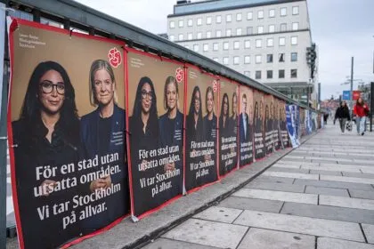 Wahl in Schweden: Knappes Rennen zwischen Mitte-Rechts-Regierung und Linken erwartet
