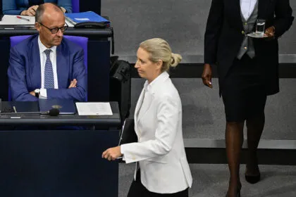 Aufgeheizte Generaldebatte: Weidel attackiert Regierung, Merz verteidigt Reformkurs