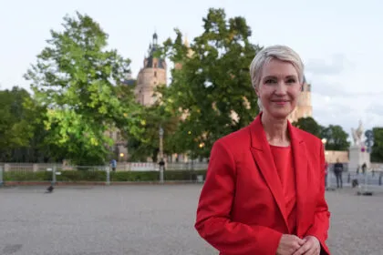 Schwesig kündigt Gespräche mit Grünen und Linken über Koalition an