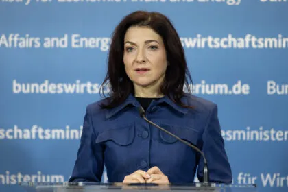 Wirtschaftsministerin Reiche will Spritpreise per Steuerrabatt senken