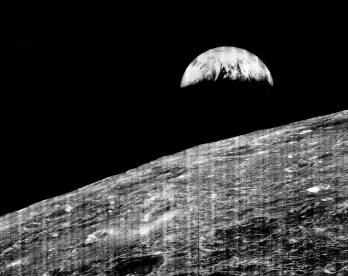 Mit den Aufnahmen von 1966 blickten Menschen erstmals vom Mond aus auf die Erde