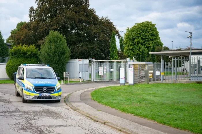Bergheim bei Köln: Störung am Umspannwerk – Polizei sichert Bereich vor Ort ab