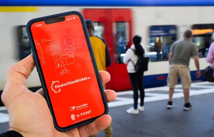 Der Preis des Deutschlandtickets für 2027 wird bald ermittelt. (Archivbild)