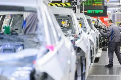 VW-Markenchef kündigt Tempo bei laufendem Sparprogramm an
