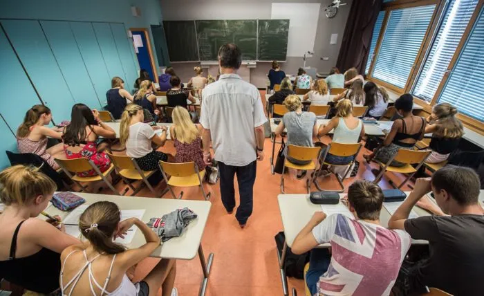 Für die Pisa-Studie werden weltweit Hunderttausende Schülerinnen und Schüler im Alter von 15 Jahren getestet. (Symbolbild)