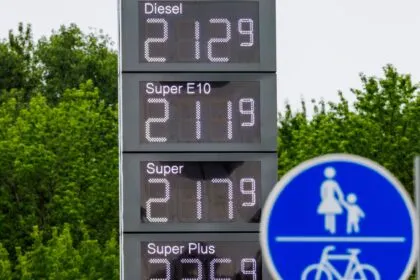 Spritpreise mit Auslaufen des Tankrabatts massiv gestiegen - Kritik vom ADAC