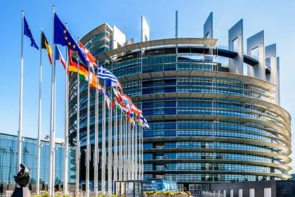 EU hebt Sanktionen gegen zwei russische Oligarchen auf