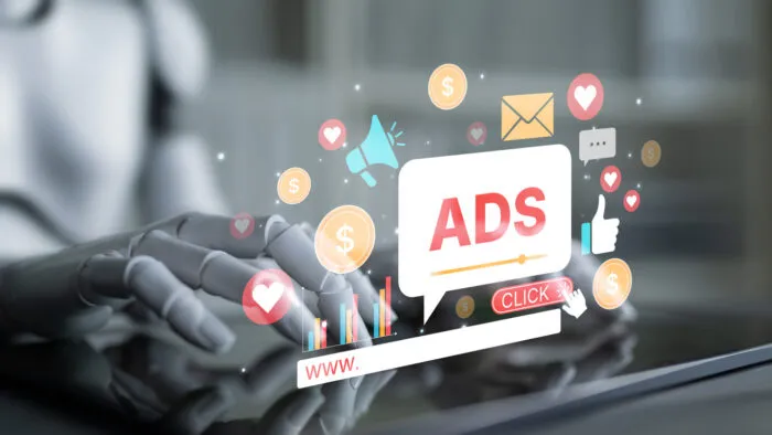 Geschäftsinhaber berichten von zunehmendem Bot-Traffic auf ihren Websites. Dadurch verschlingt Werbung einen immer größeren Teil des Budgets, während gleichzeitig immer weniger echte Kunden erreicht werden. Foto: Infinite Creations/iStock