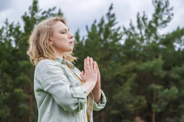 Ein paar Minuten Achtsamkeit können dem ganzen Tag eine positive Richtung geben. Foto: 5PH/iStock