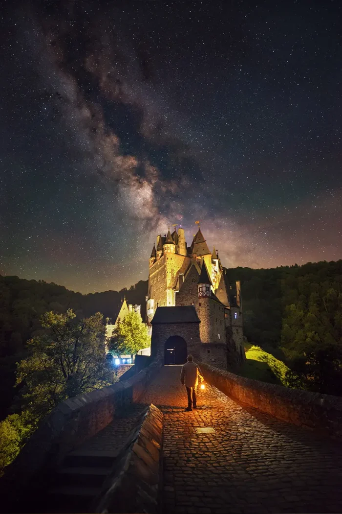 Die rheinische Burg Eltz vor der Kulisse der Milchstraße. Foto: Mit freundlicher Genehmigung von Evgeni Tcherkasski